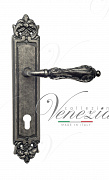Дверная ручка Venezia "MONTE CRISTO" CYL на планке PL96 античное серебро