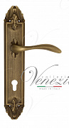 Дверная ручка Venezia "ALESSANDRA" CYL на планке PL90 матовая бронза