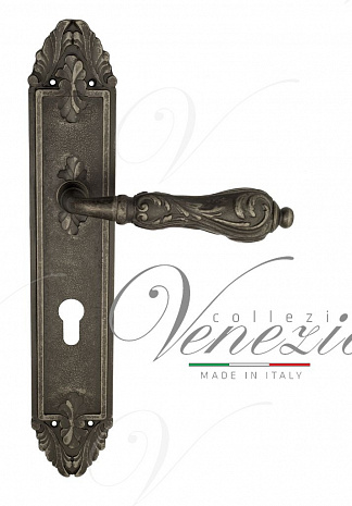 Дверная ручка Venezia "MONTE CRISTO" CYL на планке PL90 античное серебро