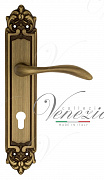 Дверная ручка Venezia "ALESSANDRA" CYL на планке PL96 матовая бронза