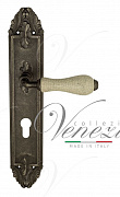 Дверная ручка Venezia "COLOSSEO" белая керамика паутинка CYL на планке PL90 античное серебро
