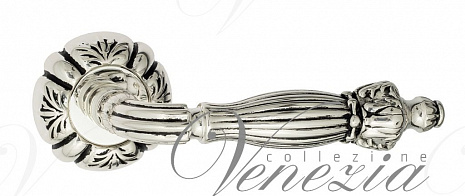 Дверная ручка Venezia "OLIMPO" D5 натуральное серебро + черный
