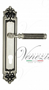 Дверная ручка Venezia "MOSCA" CYL на планке PL96 натуральное серебро + черный