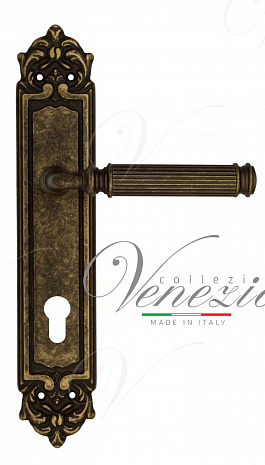 Дверная ручка Venezia "MOSCA" CYL на планке PL96 античная бронза