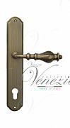 Дверная ручка Venezia "GIFESTION" CYL на планке PL02 матовая бронза