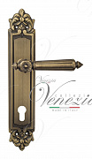 Дверная ручка Venezia "CASTELLO" CYL на планке PL96 матовая бронза