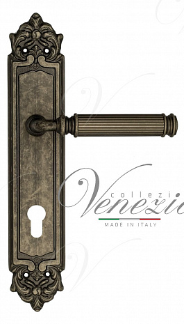 Дверная ручка Venezia "MOSCA" CYL на планке PL96 античное серебро