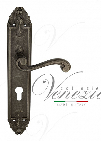 Дверная ручка Venezia "VIVALDI" CYL на планке PL90 античное серебро