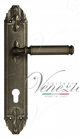 Дверная ручка Venezia "MOSCA" CYL на планке PL90 античное серебро
