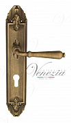 Дверная ручка Venezia "CLASSIC" CYL на планке PL90 матовая бронза